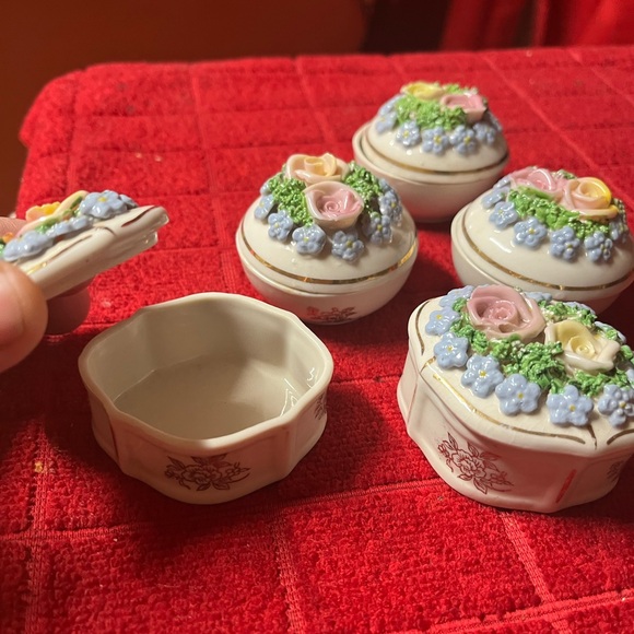 Beautiful ceramic littles pots - Picture 2 of 3